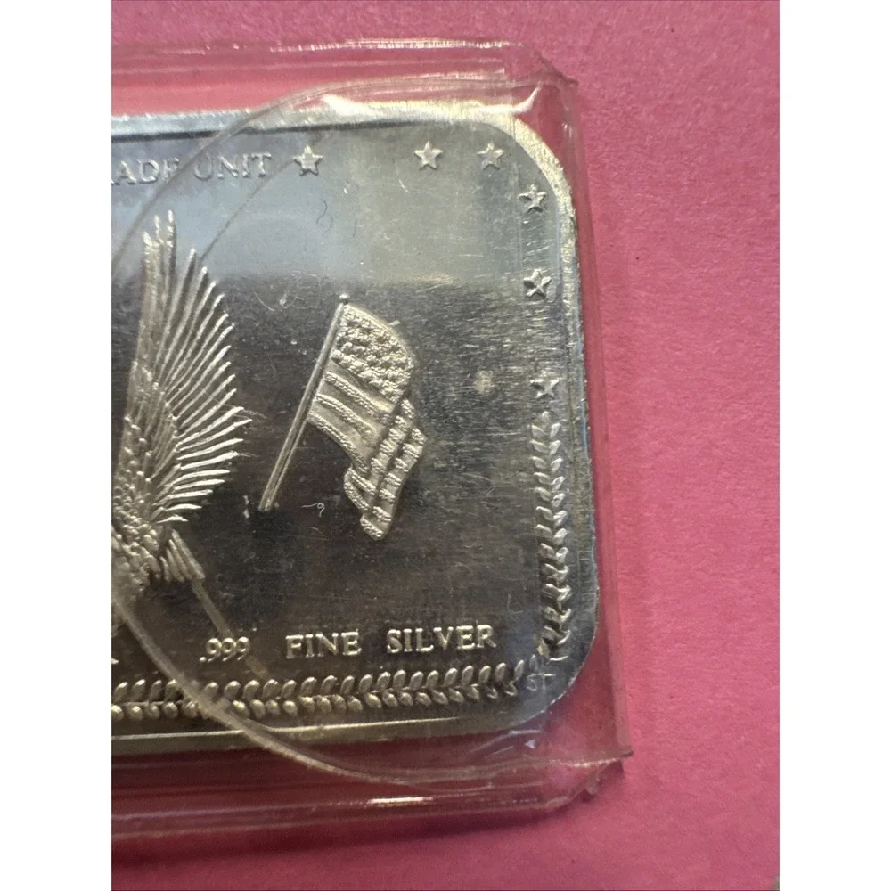 INTERNATIONAL TRADE UNIT LIBERTY BELL FLAGS EAGLE 1 TROY OZ .999 FINE SILVER BAR